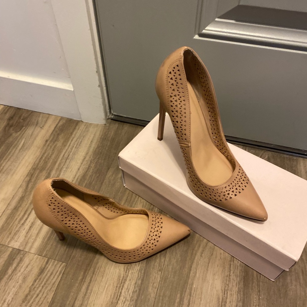 JustFab pumps